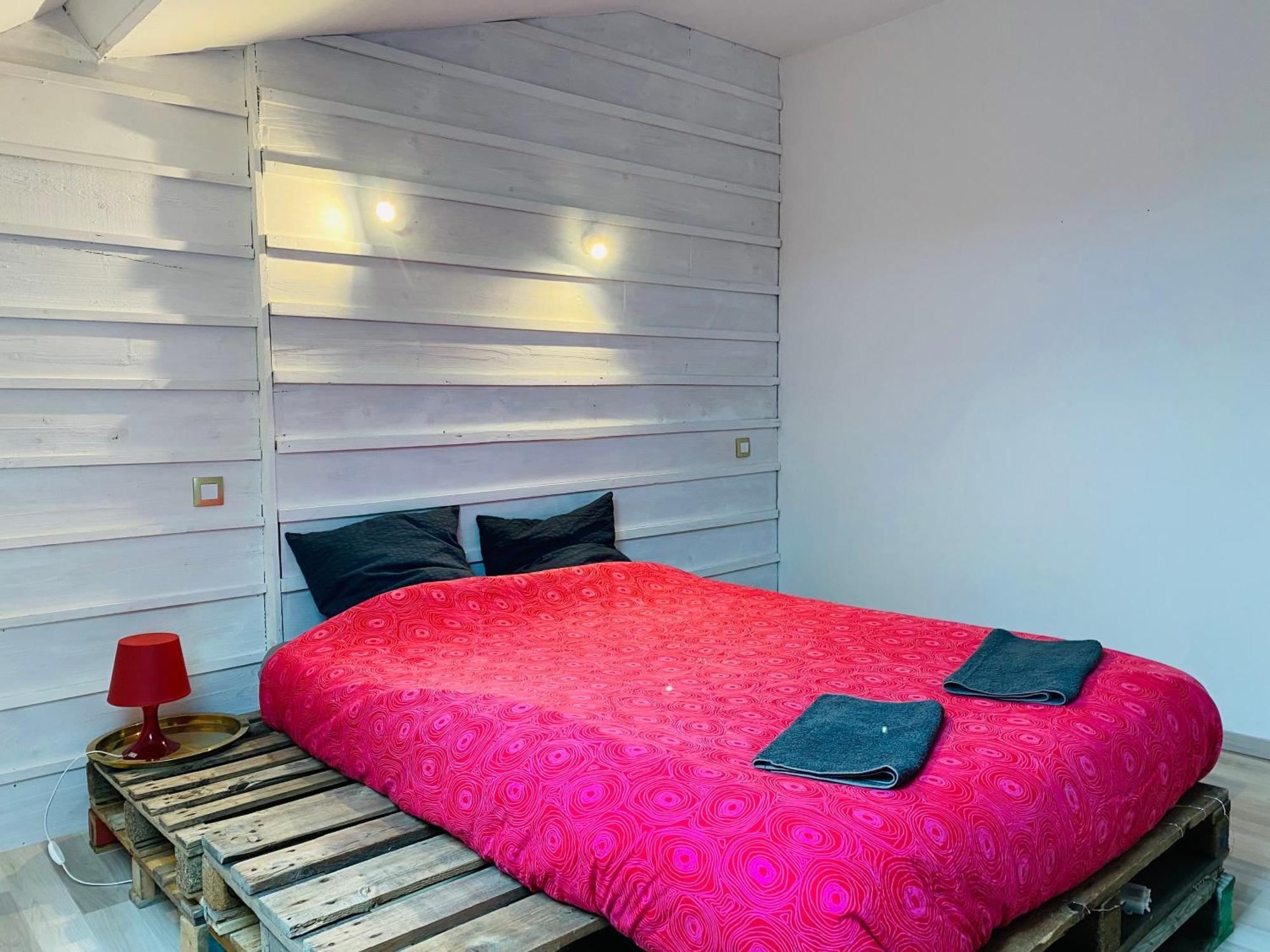 Chambre D'Hotes Dans Les Champs Jeux-Les-Bard Экстерьер фото
